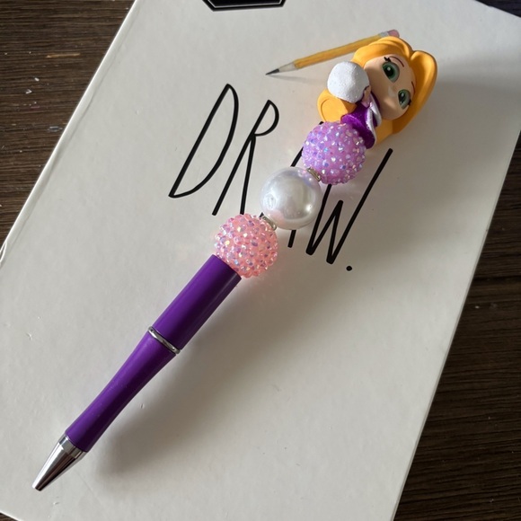 Disney Doorables: Tangled: Repunzel winter handmade beaded pen - Picture 2 of 3
